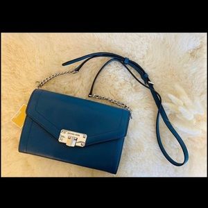 Brand New Michael Kors Kinsley Wallet on Chain / Crossbody in Blue